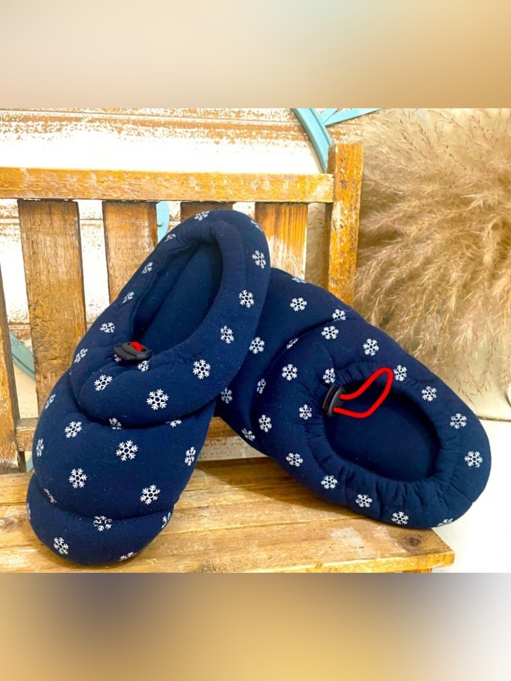 Quilted Puffer Comfy Snowflake Navy Blue Slippers Sz 7-7.5 NEW
